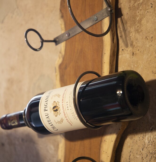 Vinställ Trä/Råmetall från Different Design på rustik yta