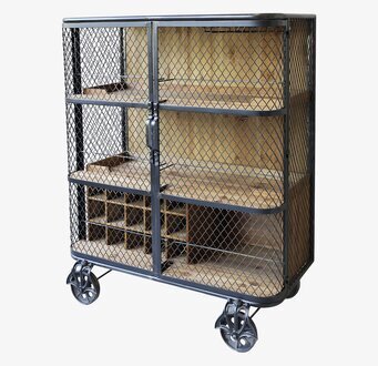 Foto av industriellt barskåp med trä och metall detaljer