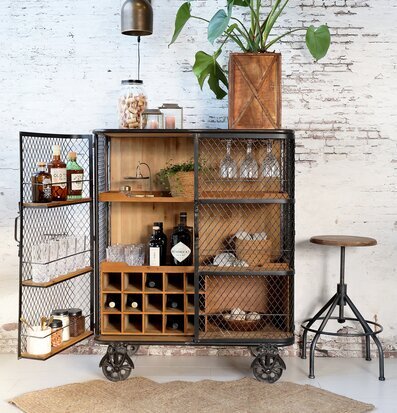 Bild av elegant barskåp med industriell design