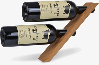 Foto av elegant vinflaskhållare i oljad ek med flaskor