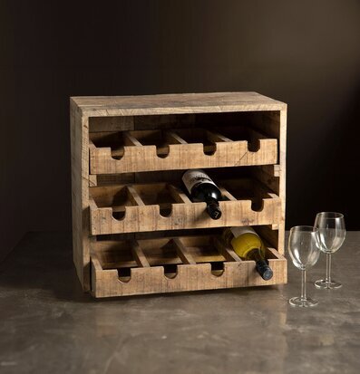 Bild av rustik vinlåda i trä för stilfull förvaring